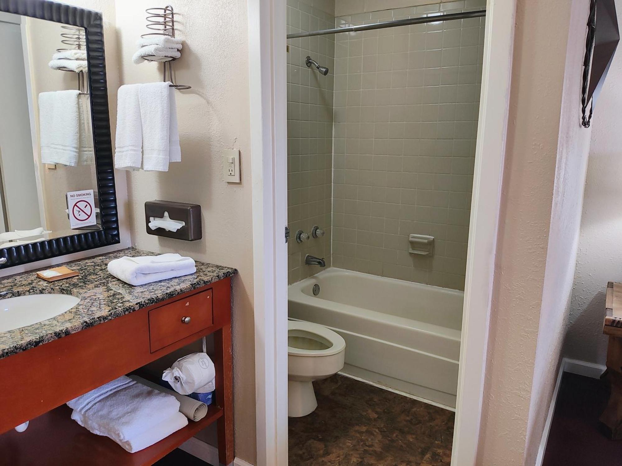 The Lodge At Russell - Russell Inn Chambre photo