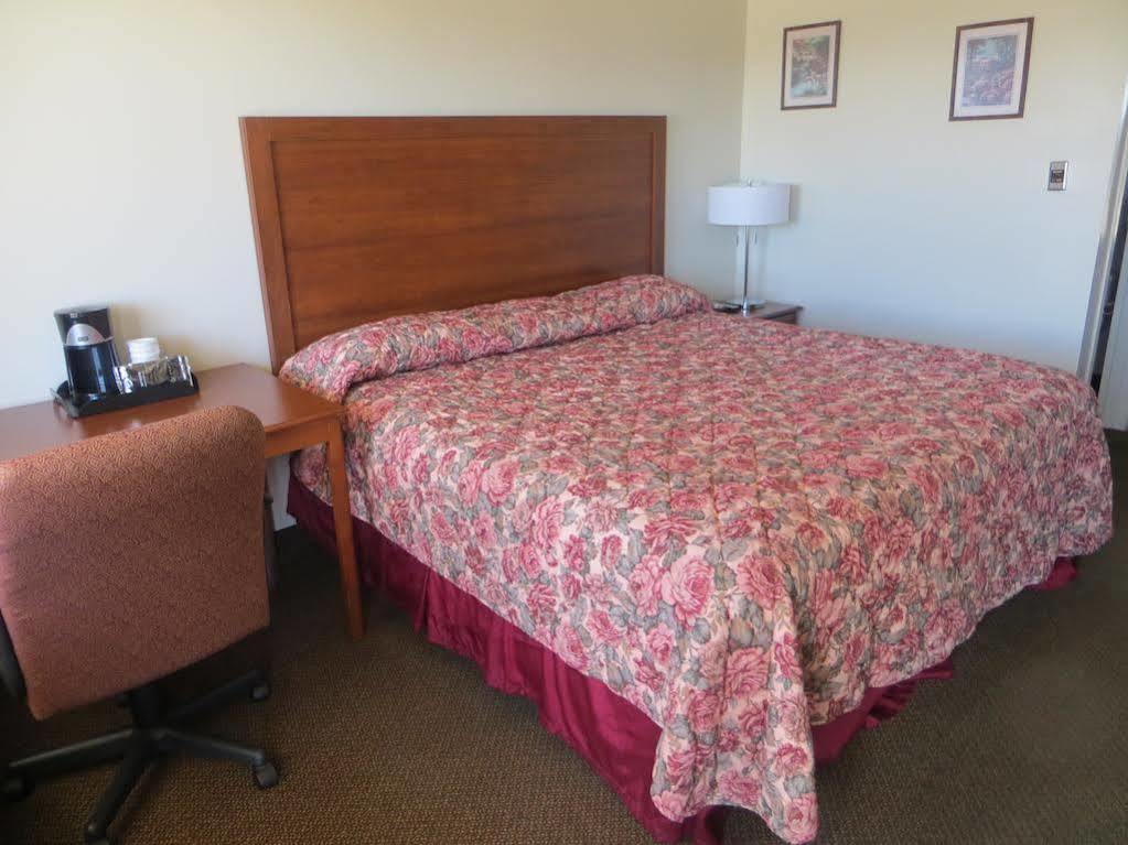 The Lodge At Russell - Russell Inn Extérieur photo
