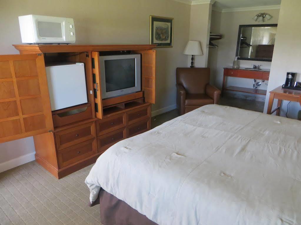 The Lodge At Russell - Russell Inn Extérieur photo