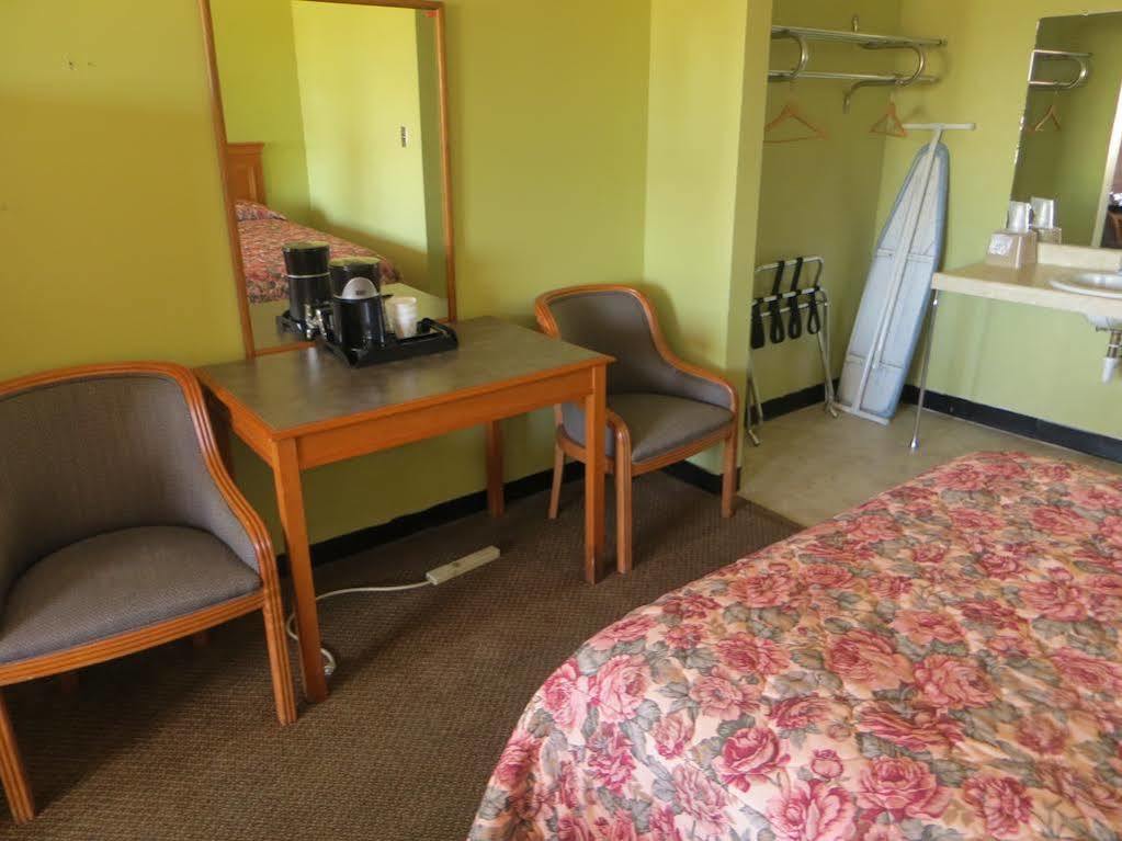 The Lodge At Russell - Russell Inn Extérieur photo