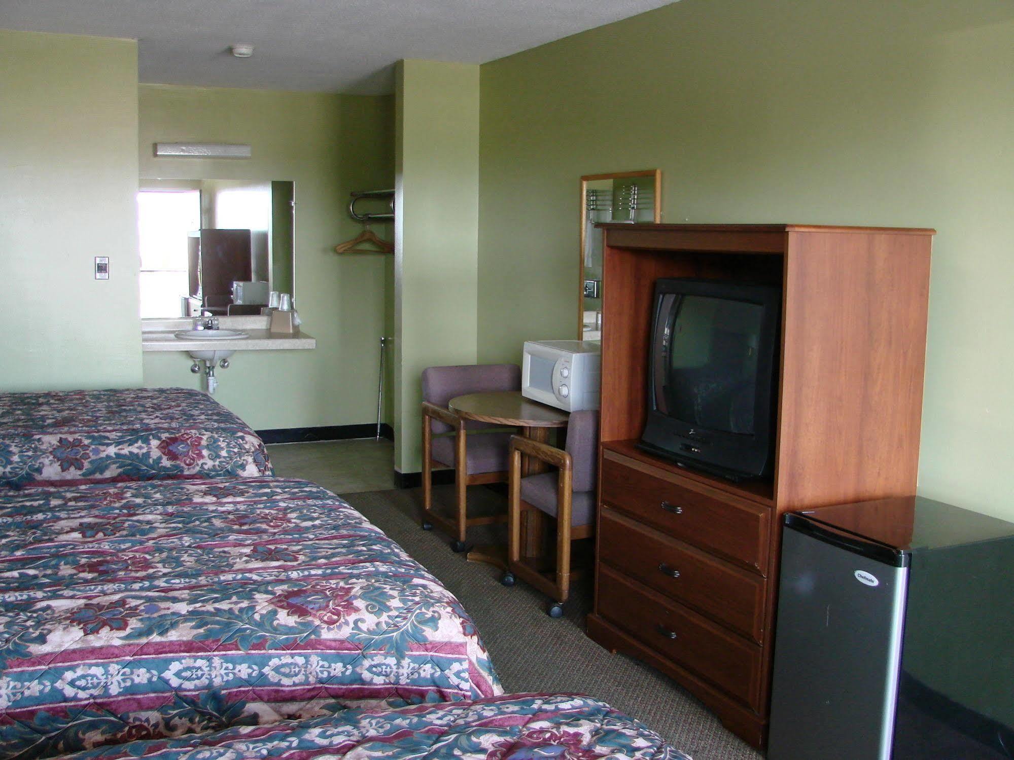 The Lodge At Russell - Russell Inn Extérieur photo